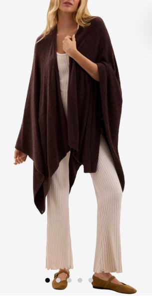 Barefoot Dreams - CCL Heathered Weekend Wrap