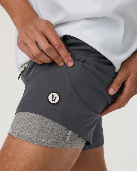 Vuori - Kore Short - Charcoal